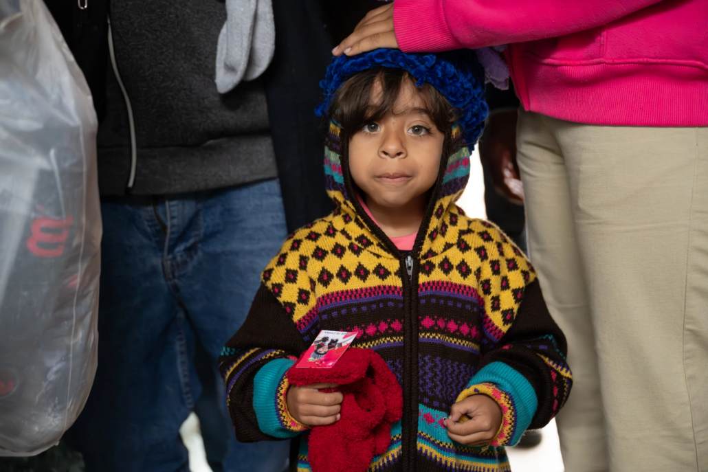 una niña migrante venezolana en la frontera sur de Estados Unidos