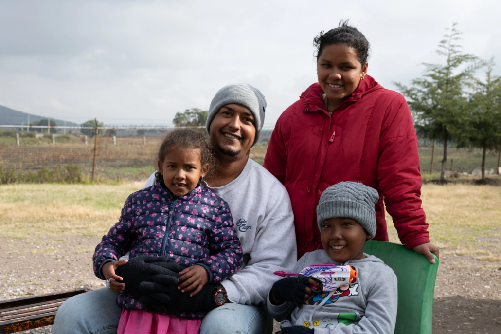 familia migrante en la frontera sur de estados unidos