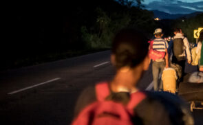 Venezolanos abandonan su país para acceder a servicios de salud